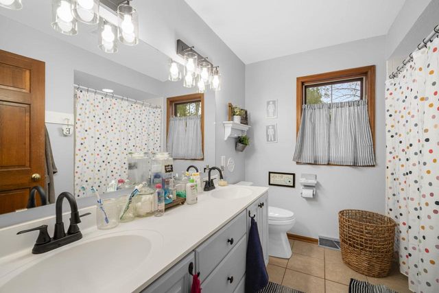 5429 Yale DRIVE, Franklin, WI 53132