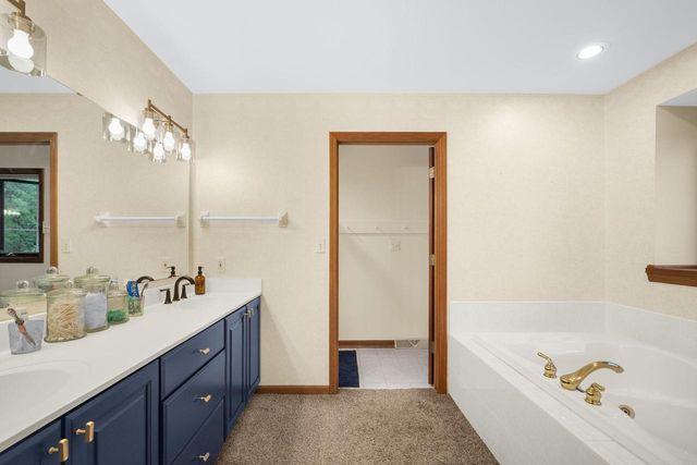 5429 Yale DRIVE, Franklin, WI 53132