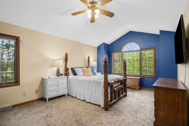 5429 Yale DRIVE, Franklin, WI 53132