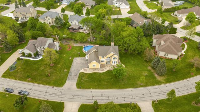 5429 Yale DRIVE, Franklin, WI 53132