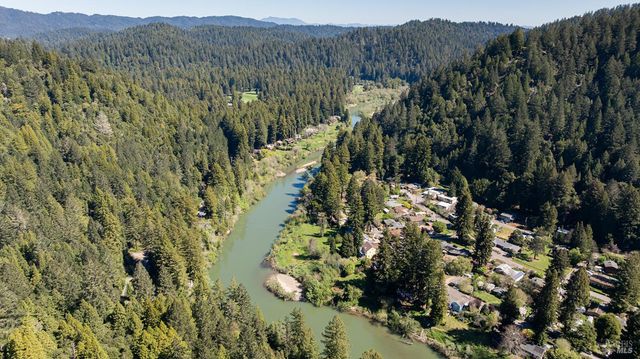 20095 River Blvd, Monte Rio, CA 95462