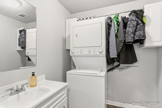 17160 5th Street, Holland, MI 49424
