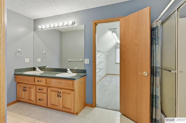 16641 Olive Street, Omaha, NE 68136