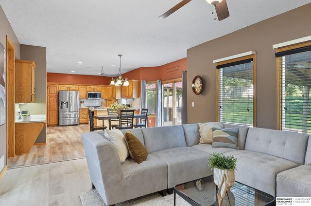 16641 Olive Street, Omaha, NE 68136