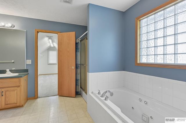 16641 Olive Street, Omaha, NE 68136