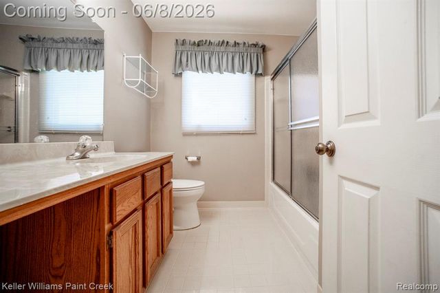 1447 Oakstone Drive, Rochester Hills, MI 48309