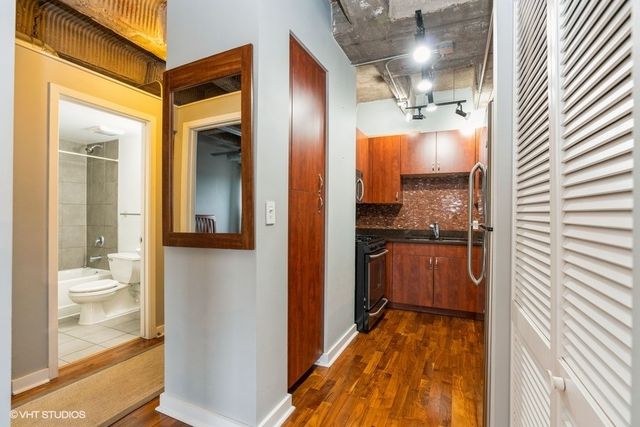 3150 N Sheffield Avenue 403, Chicago, IL 60657