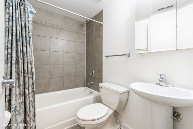 3150 N Sheffield Avenue 403, Chicago, IL 60657
