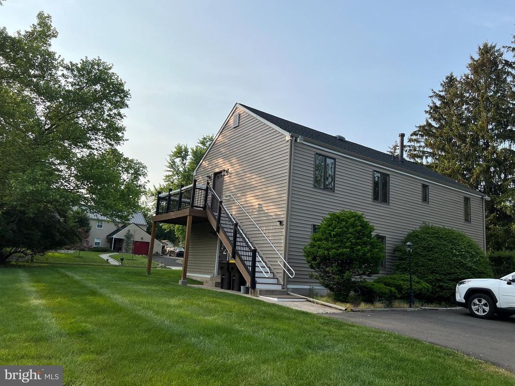 890 BELFRY DR, Blue Bell, PA 19422