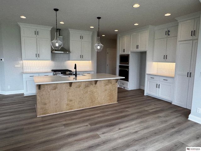 12616 S 78th Avenue, Papillion, NE 68046