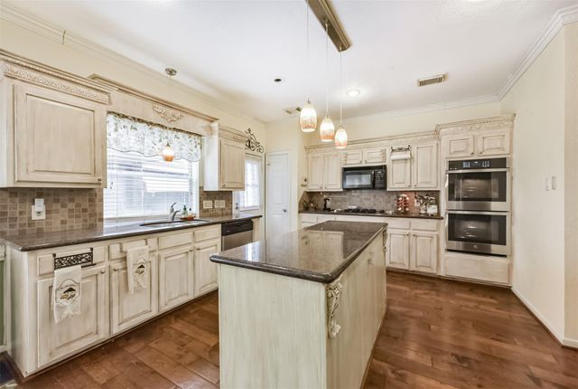1306 N Gabriel River Circle, Sugar Land, TX 77478