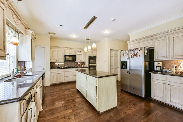 1306 N Gabriel River Circle, Sugar Land, TX 77478