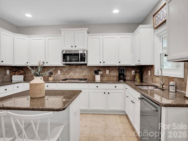 1800 Robbins Meadows Drive, Waxhaw, NC 28173