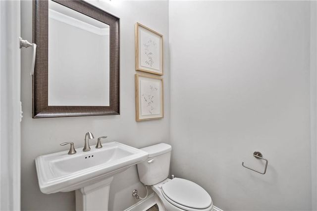 1094 Township Square, Alpharetta, GA 30022