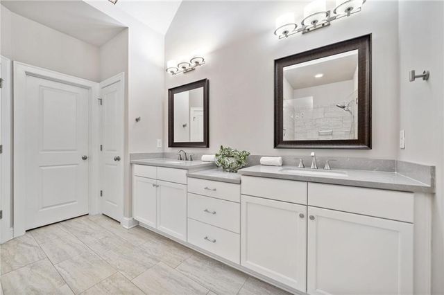 1094 Township Square, Alpharetta, GA 30022