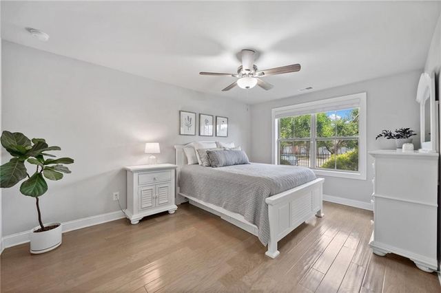 1094 Township Square, Alpharetta, GA 30022