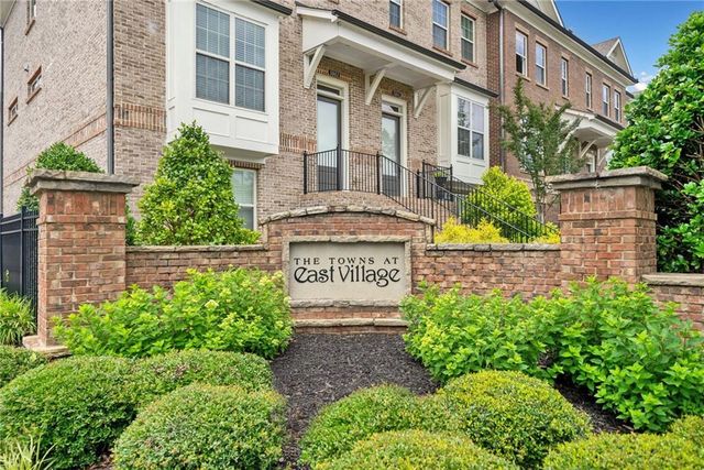 1094 Township Square, Alpharetta, GA 30022