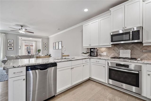 1094 Township Square, Alpharetta, GA 30022