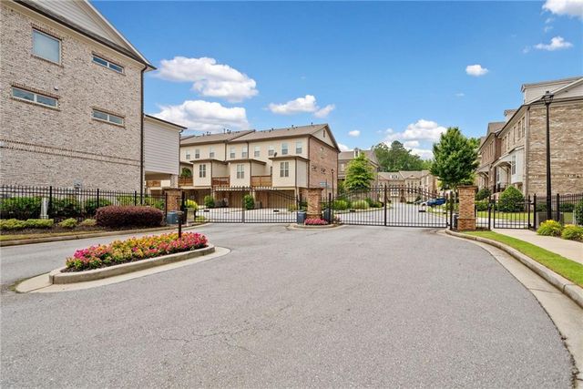 1094 Township Square, Alpharetta, GA 30022