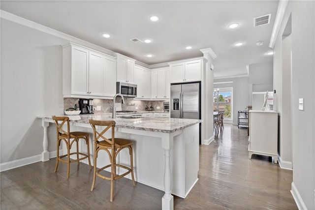 1094 Township Square, Alpharetta, GA 30022