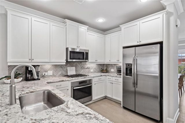 1094 Township Square, Alpharetta, GA 30022