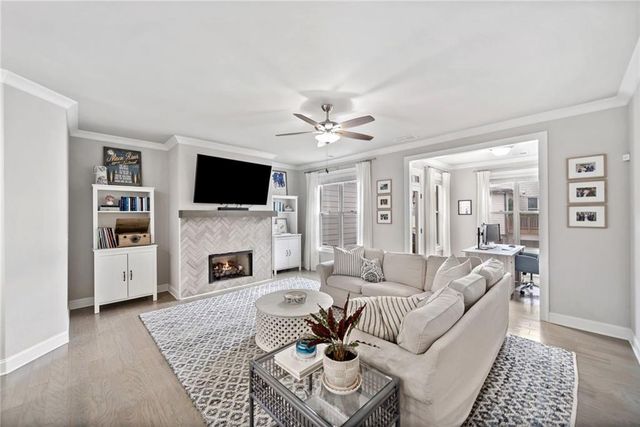 1094 Township Square, Alpharetta, GA 30022