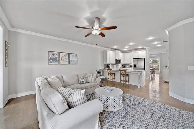 1094 Township Square, Alpharetta, GA 30022