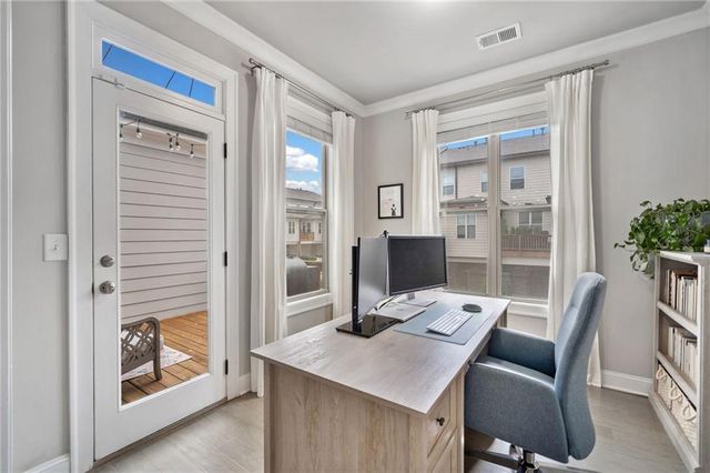 1094 Township Square, Alpharetta, GA 30022