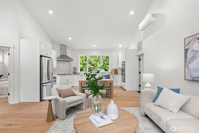 7077 NE Ridge Lane, Bainbridge Island, WA 98110