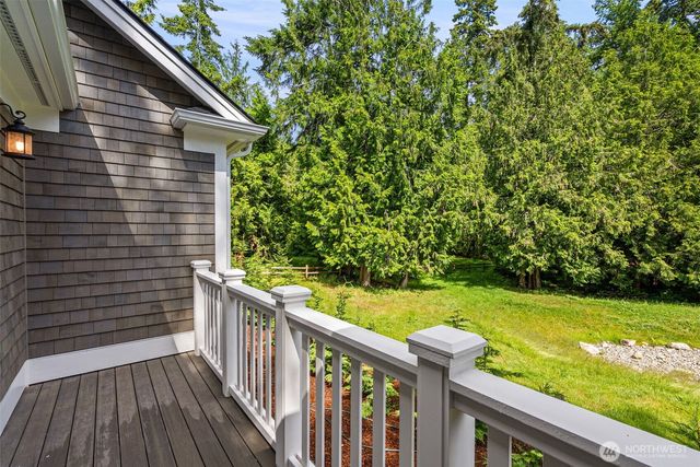 7077 NE Ridge Lane, Bainbridge Island, WA 98110