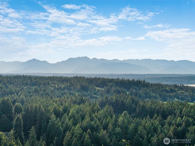 7077 NE Ridge Lane, Bainbridge Island, WA 98110