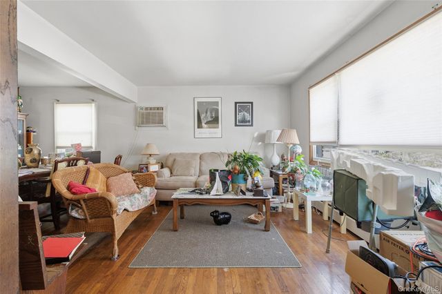 124 Quebec Road, Island Park, NY 11558