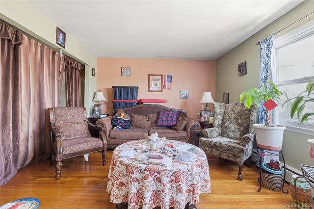 124 Quebec Road, Island Park, NY 11558