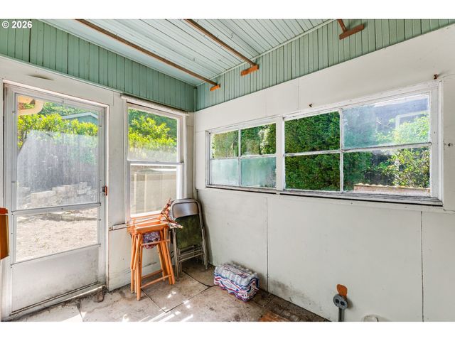 8936 Sw 8TH Ave, Portland, OR 97219