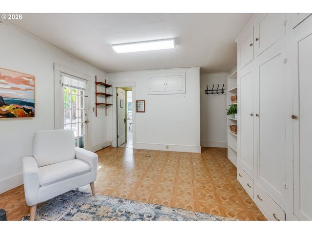 8936 Sw 8TH Ave, Portland, OR 97219