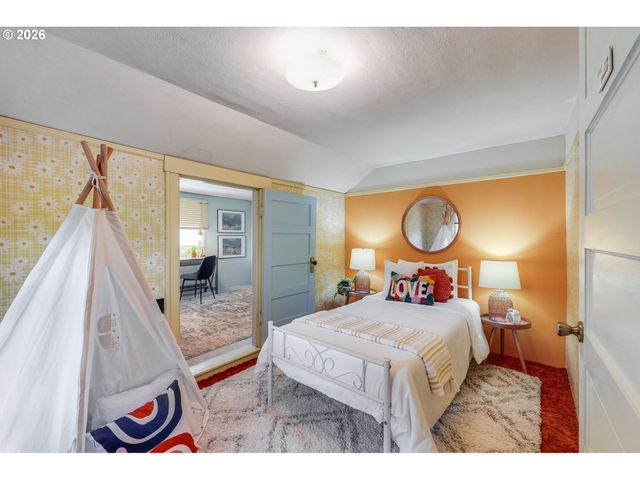 8936 Sw 8TH Ave, Portland, OR 97219