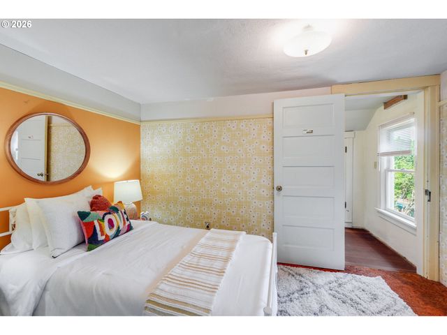 8936 Sw 8TH Ave, Portland, OR 97219