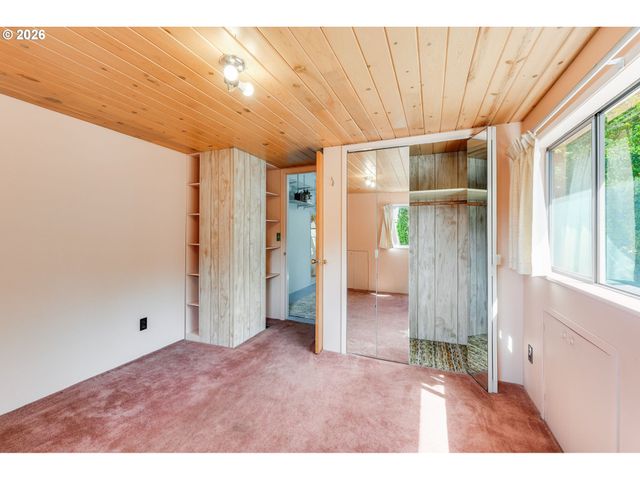 8936 Sw 8TH Ave, Portland, OR 97219