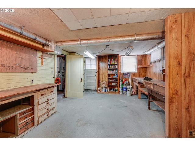 8936 Sw 8TH Ave, Portland, OR 97219
