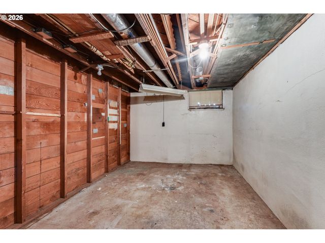 8936 Sw 8TH Ave, Portland, OR 97219