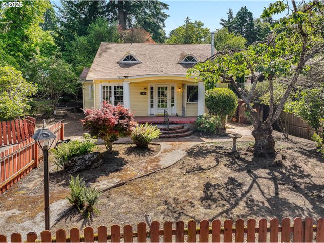 8936 Sw 8TH Ave, Portland, OR 97219