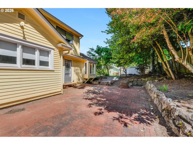 8936 Sw 8TH Ave, Portland, OR 97219