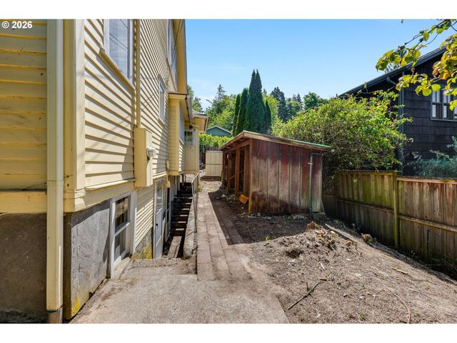 8936 Sw 8TH Ave, Portland, OR 97219