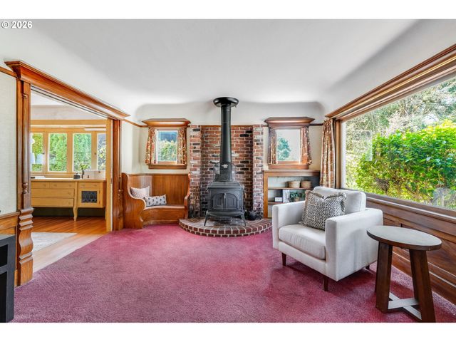8936 Sw 8TH Ave, Portland, OR 97219