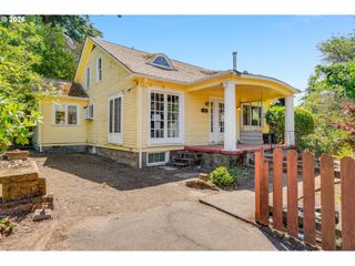 8936 Sw 8TH Ave, Portland, OR 97219