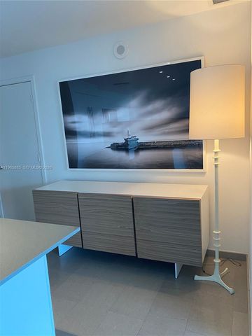 88 SW 7th St 1904, Miami, FL 33130