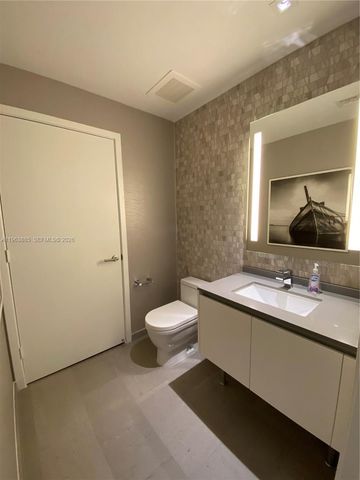 88 SW 7th St 1904, Miami, FL 33130