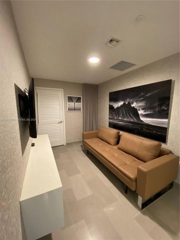 88 SW 7th St 1904, Miami, FL 33130