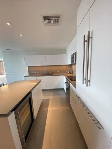 88 SW 7th St 1904, Miami, FL 33130