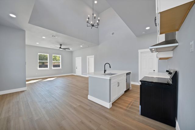 5905 Collins Court, Granbury, TX 76048